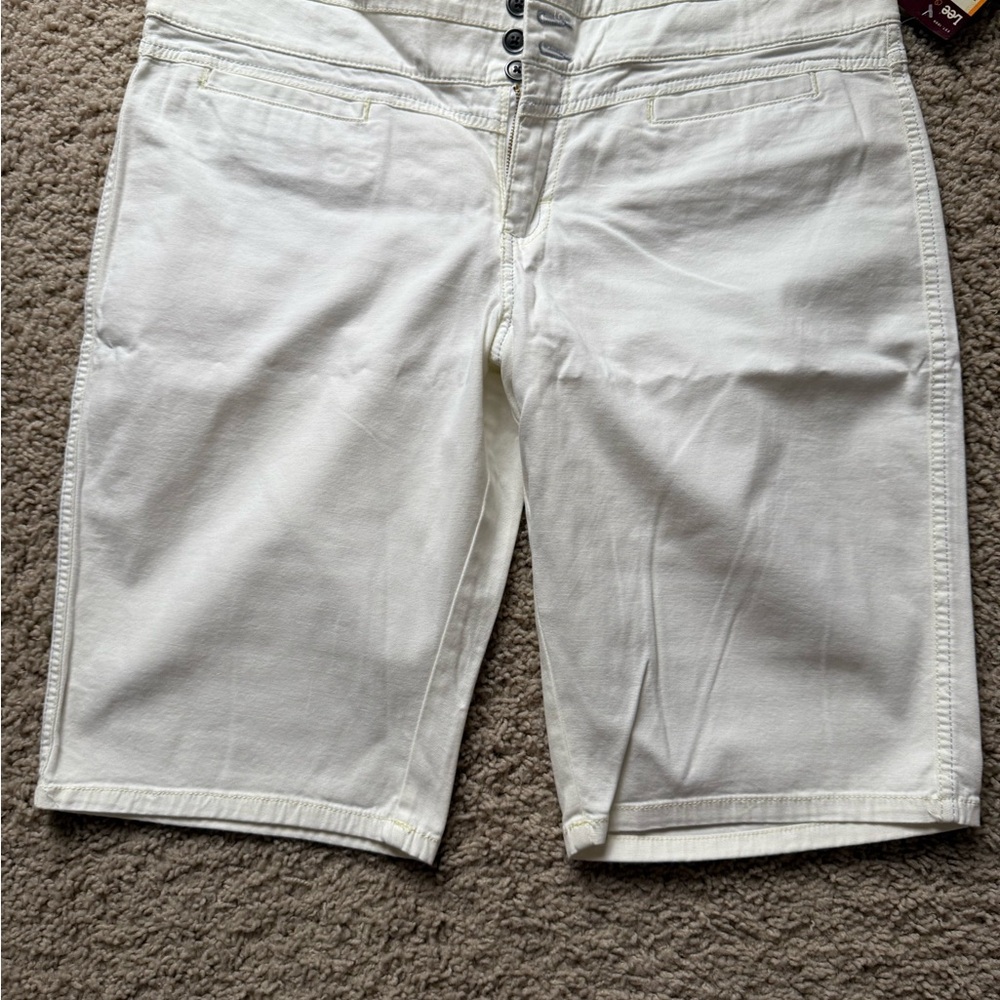 Lee Women's Off-White Bermudas